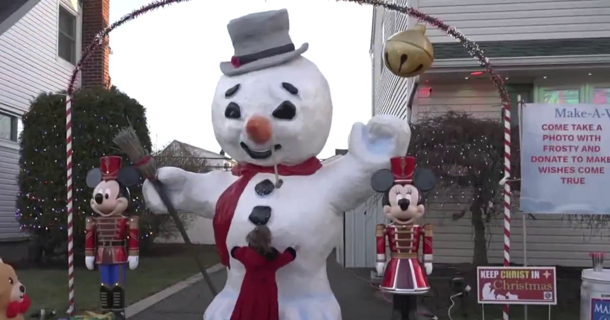 New York family spreads holiday cheer with 12-foot Frosty the Snowman