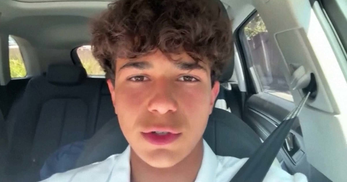Australian teenager objects to social media ban