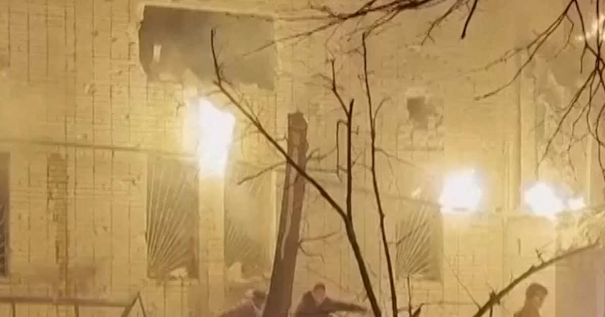 Russia launches strike on Ukrainian apartment building