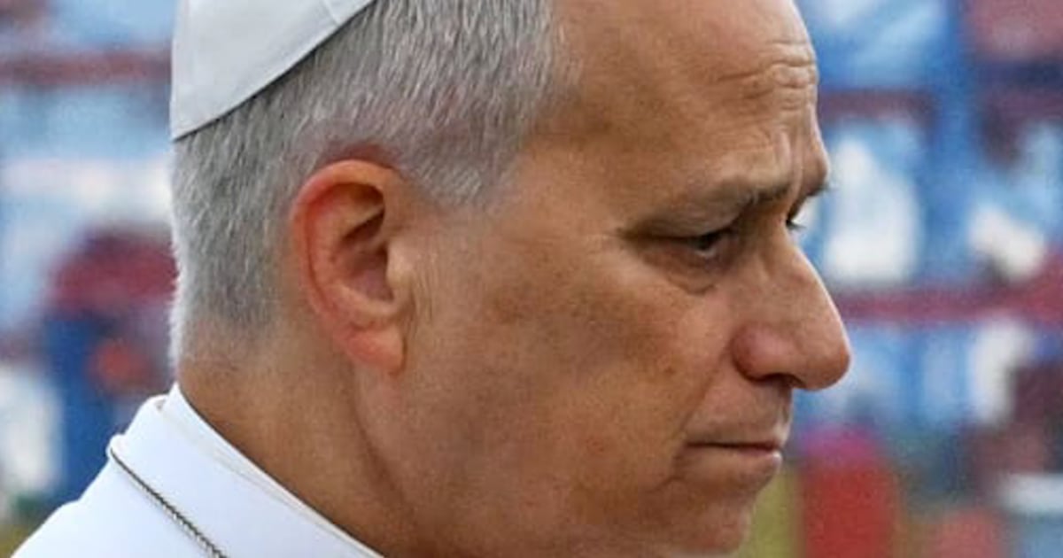 Pope Leo's silent prayer at Beirut port blast site