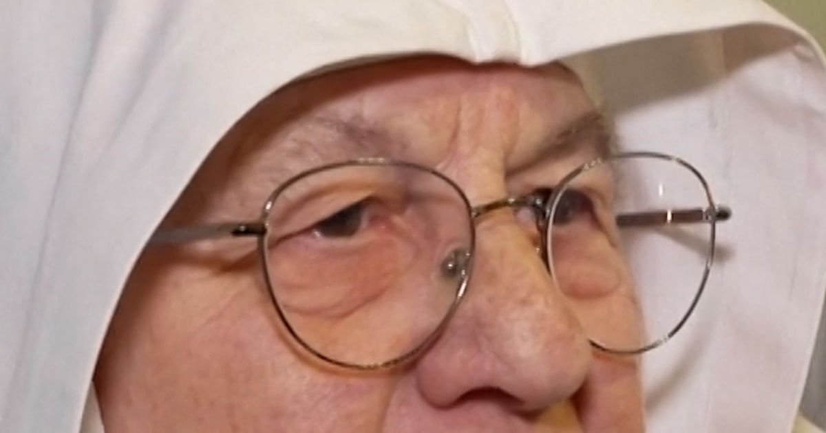 Elderly Austrian nuns fight social media ban