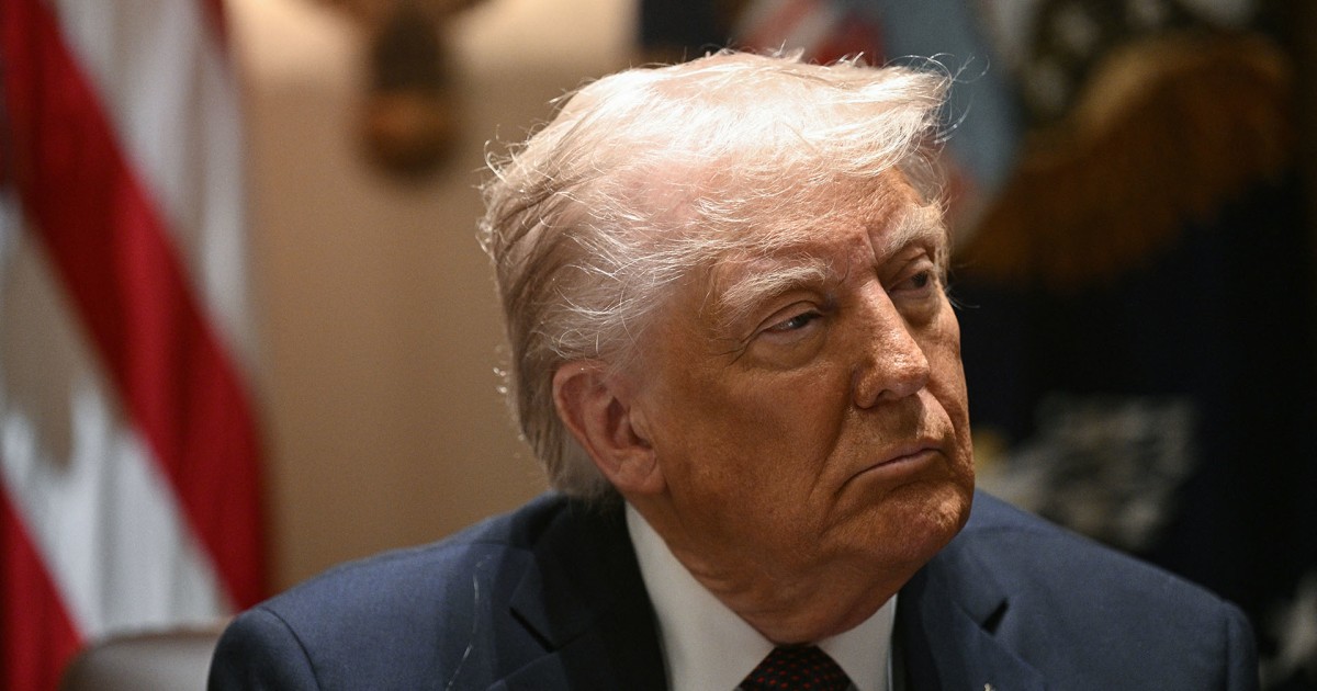 Trump holds Cabinet meeting