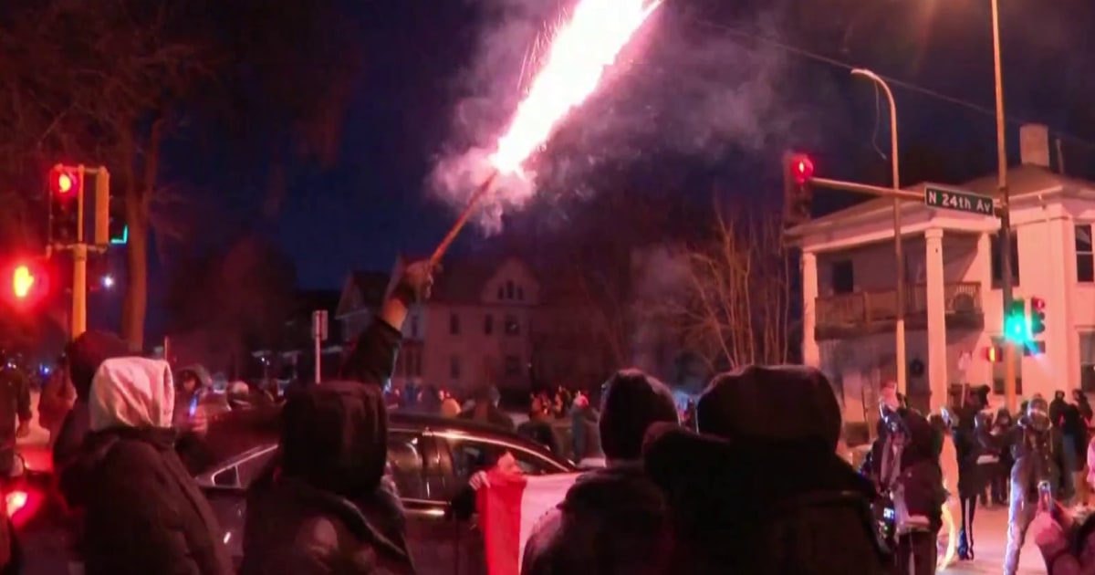 Violent clashes in Minneapolis over ICE operations