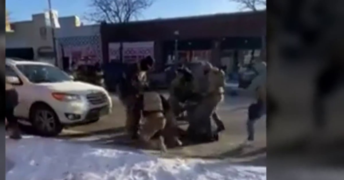 Federal agents shoot and kill man in Minneapolis