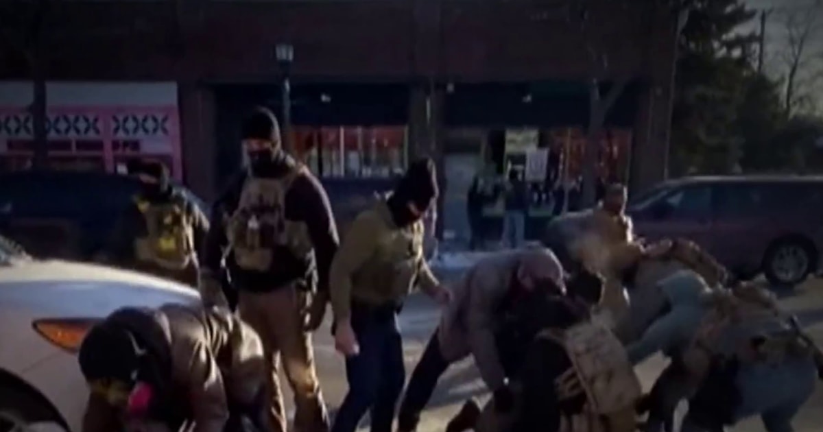 Minneapolis on edge after second fatal shooting involving federal officers Minneapolis on edge after second fatal shooting involving federal officers