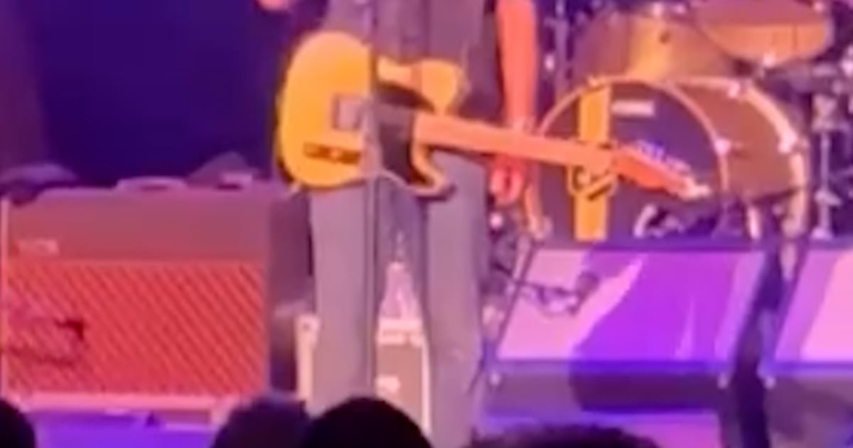 Bruce Springsteen calls out ICE during concert in N.J.