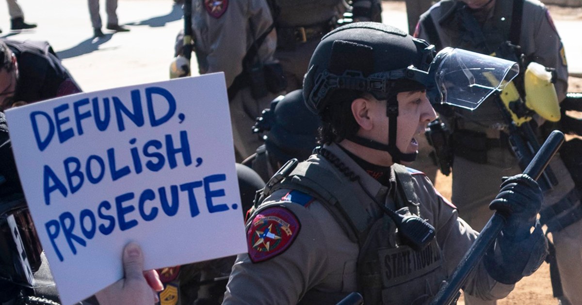 Protesters clash with police at Texas detention center