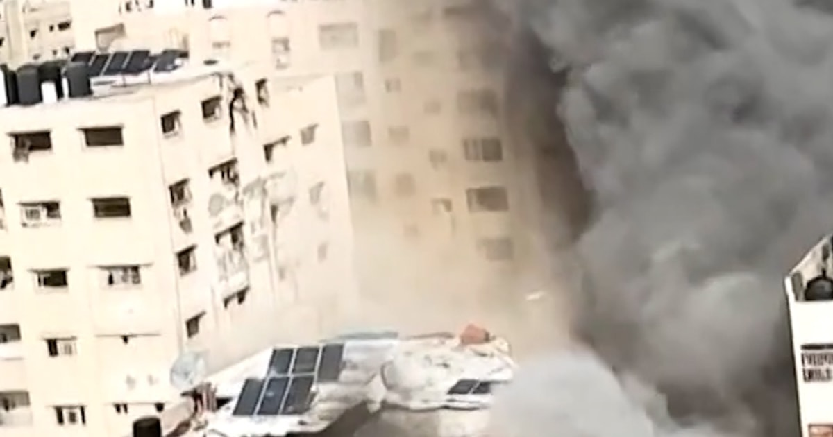 Israeli airstrike hits building in Gaza City