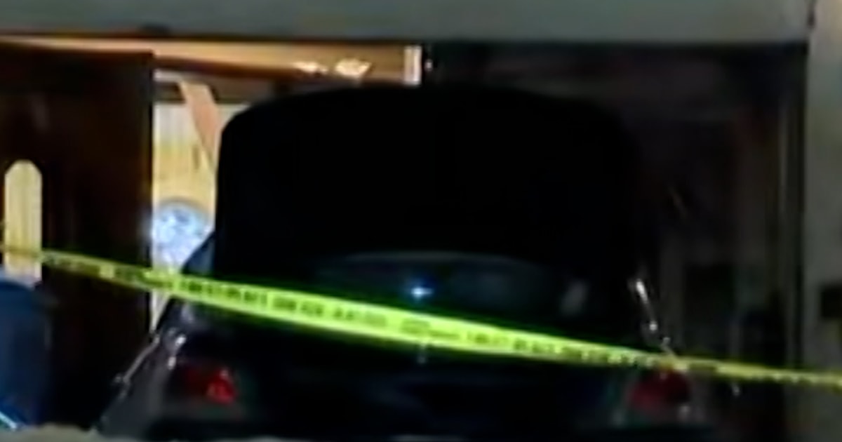 Car crashes into Chabad Lubavitch headquarters