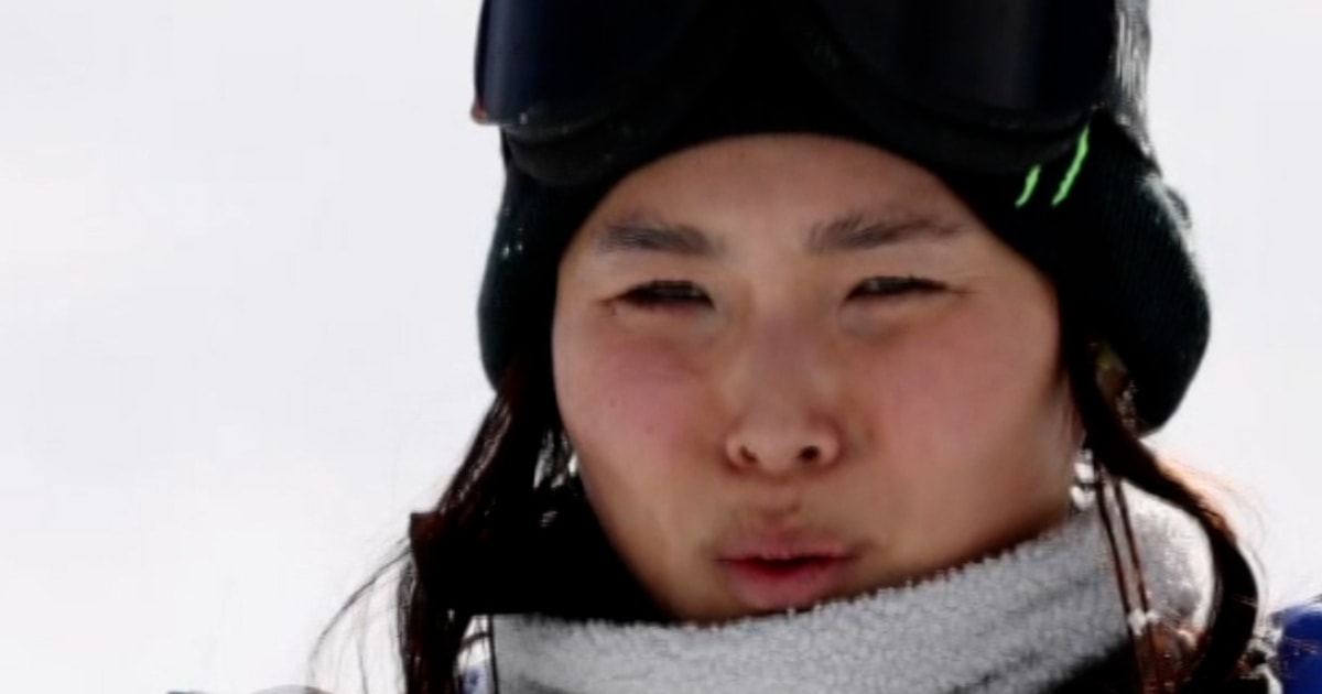 Gold medalist Chloe Kim says she dislocated her shoulder