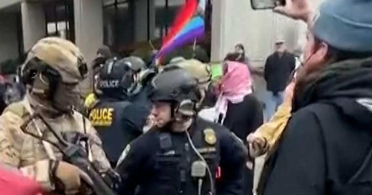 Federal agents clash with anti-ICE protesters in Oregon
