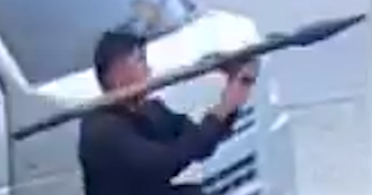 Philippine mayor survives RPG attack