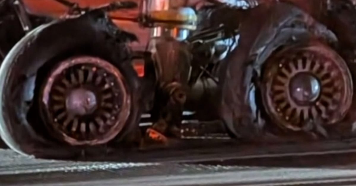 Plane's tires explode as it lands at Atlanta airport