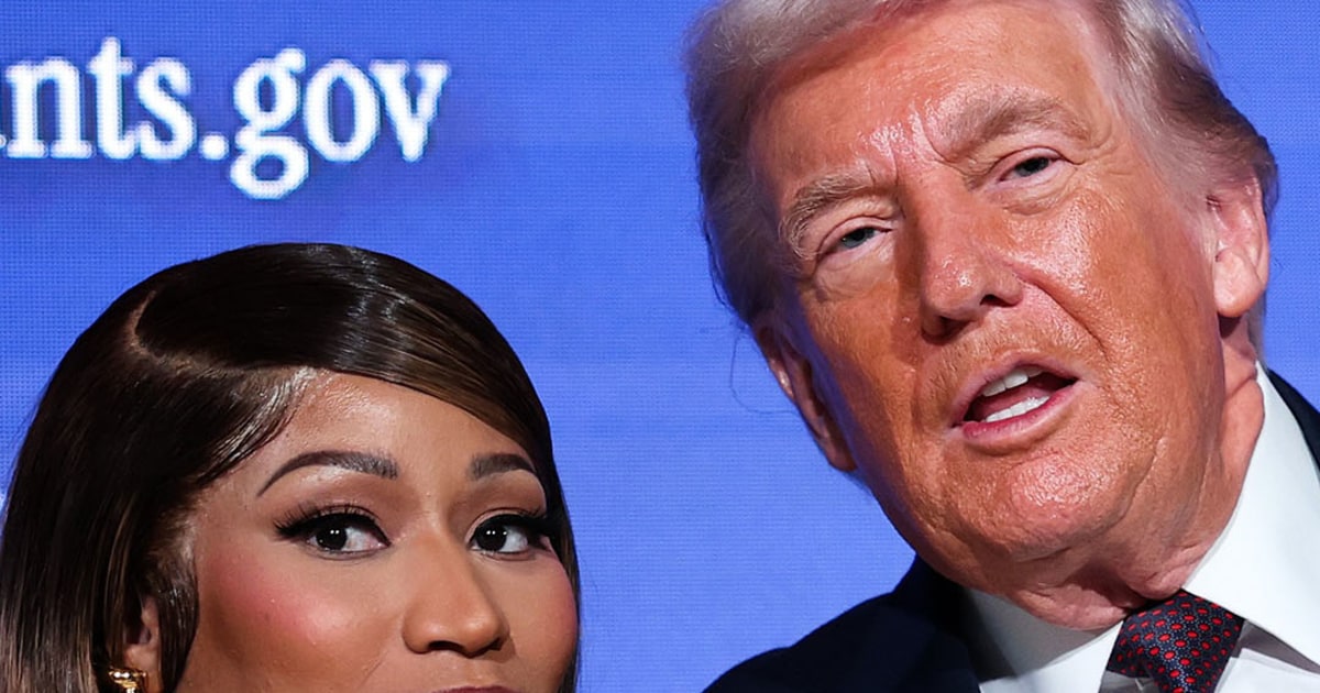 Trump brings Nicki Minaj on stage during D.C. event
