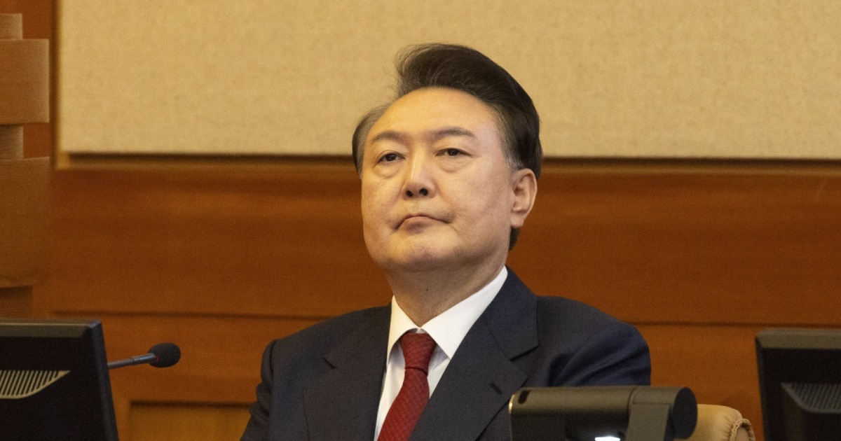 元韓国大統領、戒厳令で終身刑判決