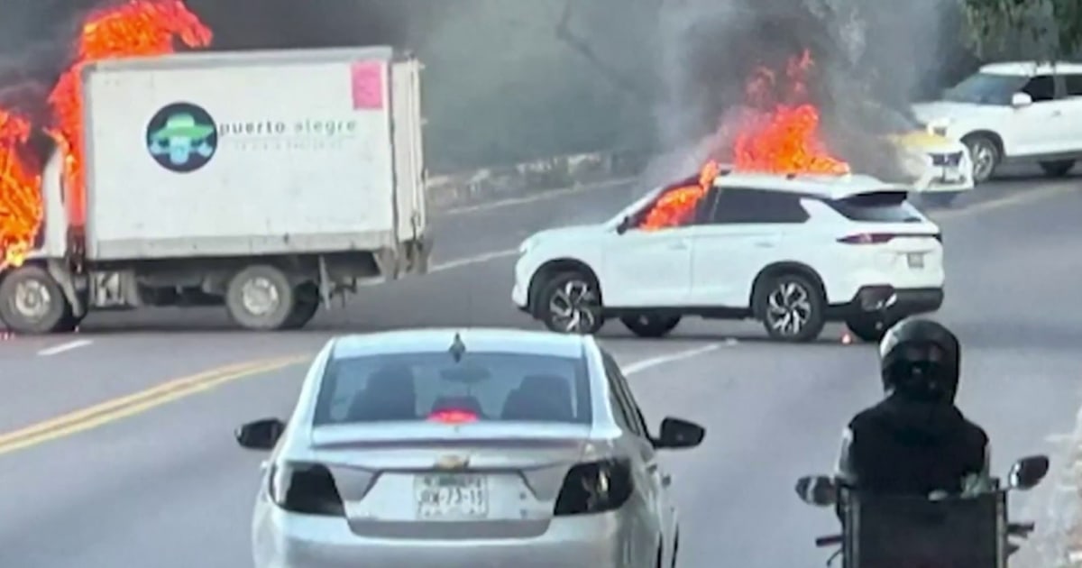American tourists scramble amid cartel violence in Mexico