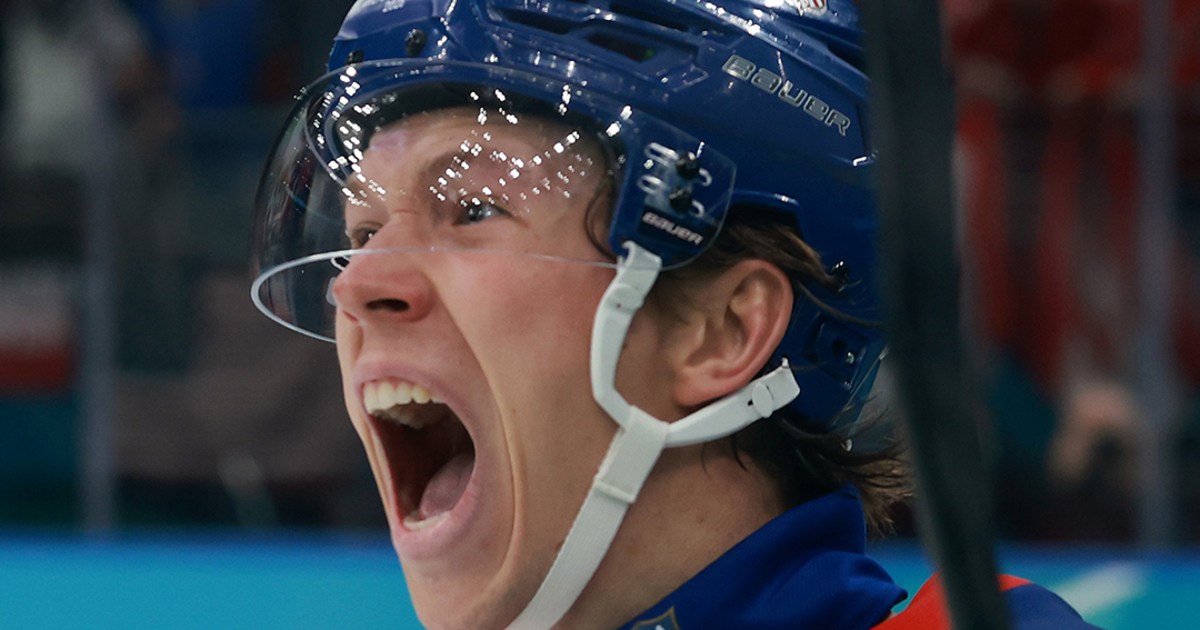 Team USA scores first goal in men's hockey final