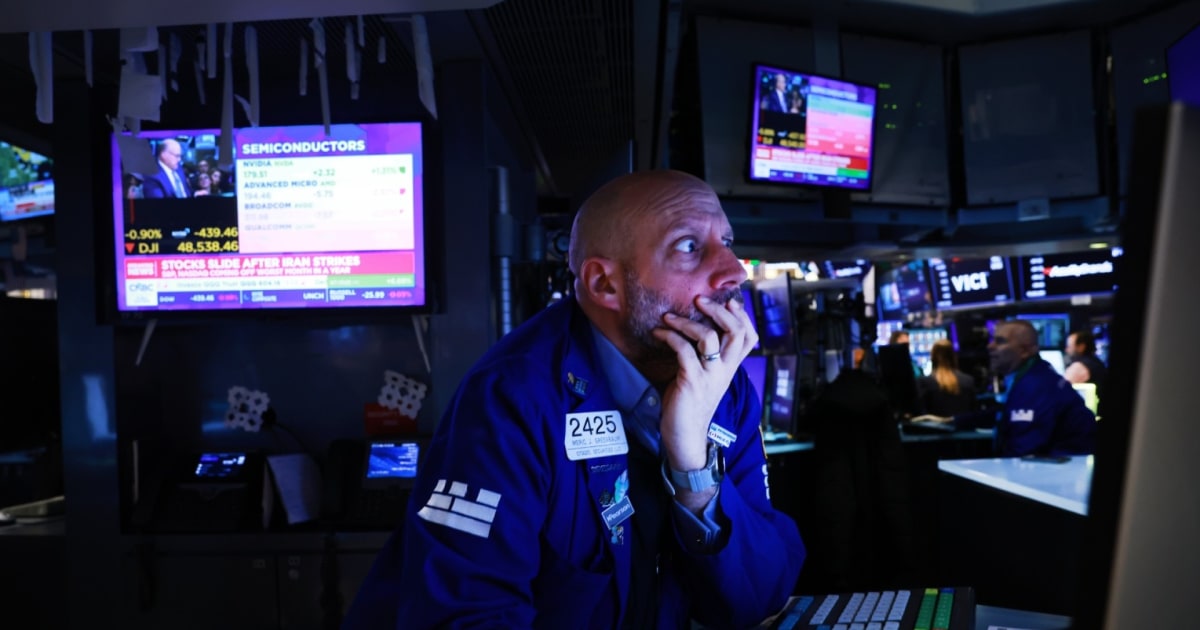 U.S. economy unexpectedly loses 92,000 jobs in February