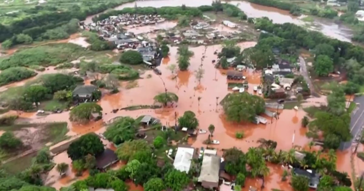 Major flood emergency prompts mass evacuations and rescues in Hawaii