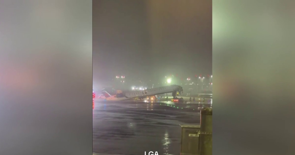 4 injured after Air Canada plane collides with vehicle at New York's LaGuardia Airport