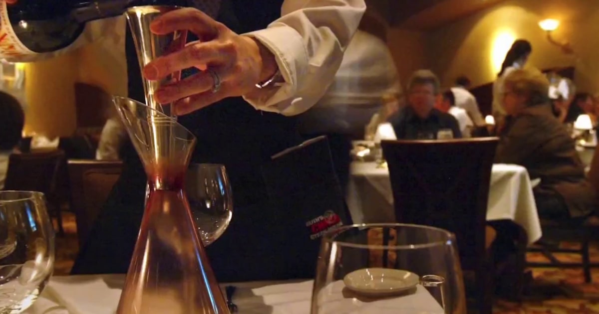 Chili’s roasts competitor dress code as restaurants battle for patrons