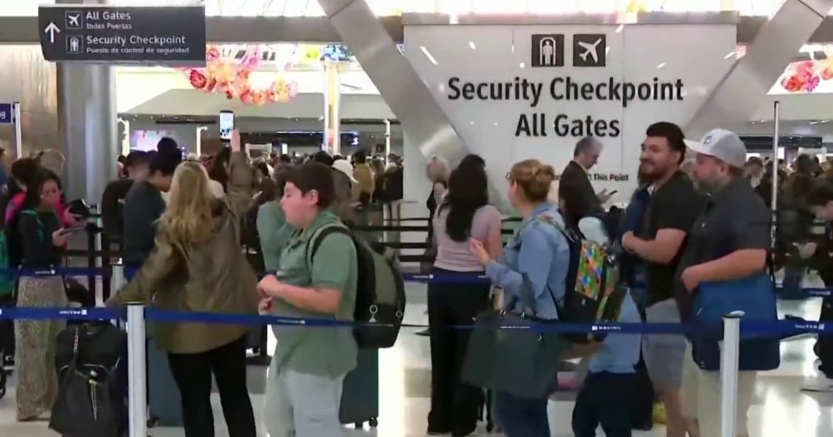 TSA warns shutdown might lead to airport closures