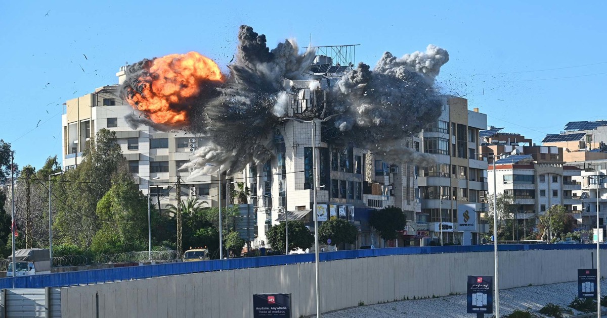 Israeli airstrike destroys Beirut building