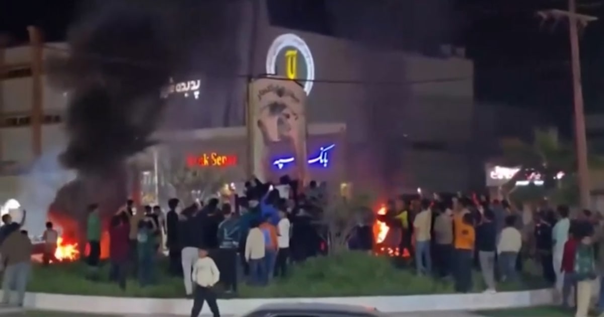Crowd topples Ayatollah monument in southern Iran