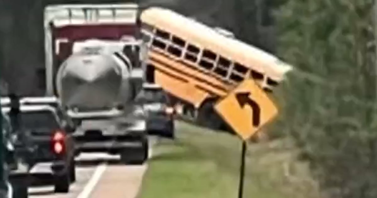 Two students killed in Tennessee school bus crash
