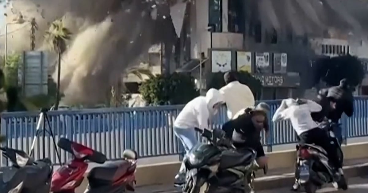 Israeli airstrike destroys Beirut building