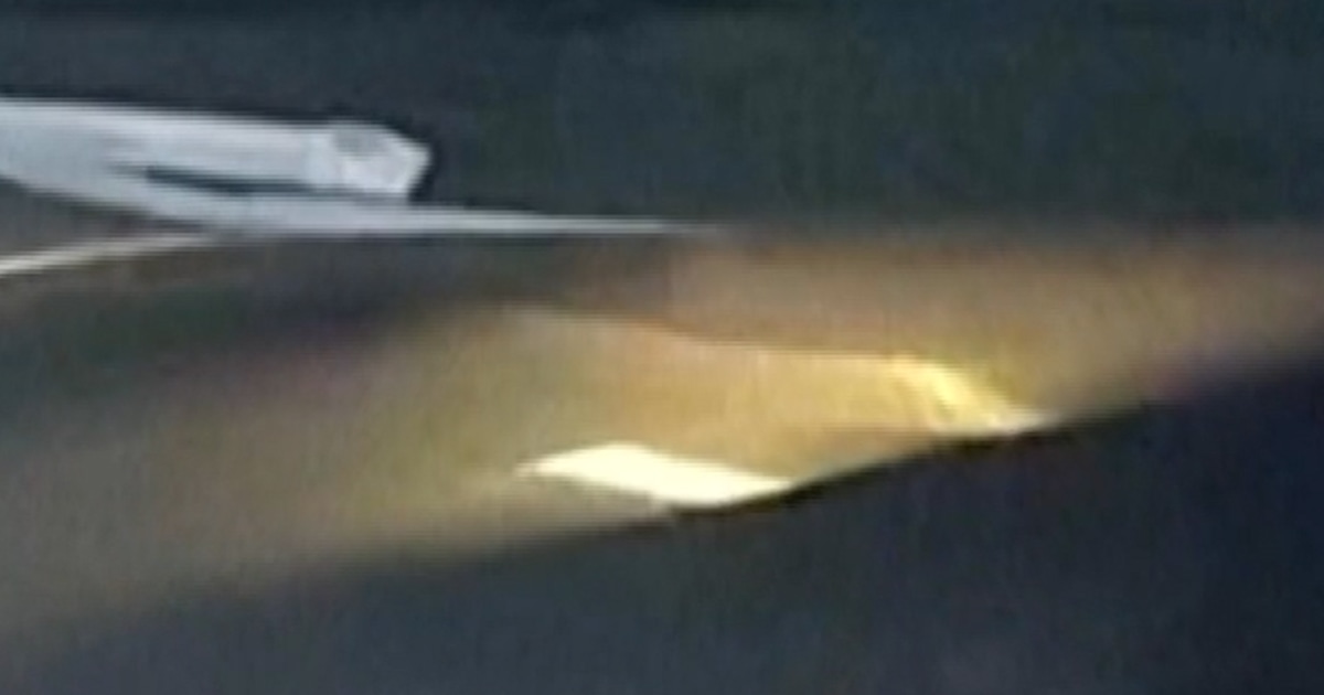 Tiger Woods seen walking out from Florida jail