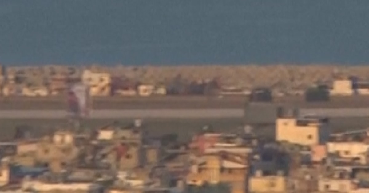 Commercial plane seen taking off amid Beirut explosions Commercial plane seen taking off amid Beirut explosions