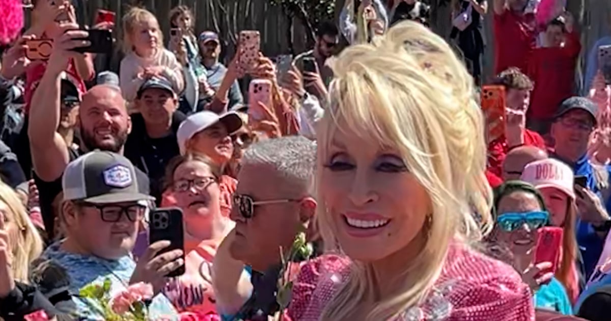 Fans gather for Dolly Parton's return post-health struggle