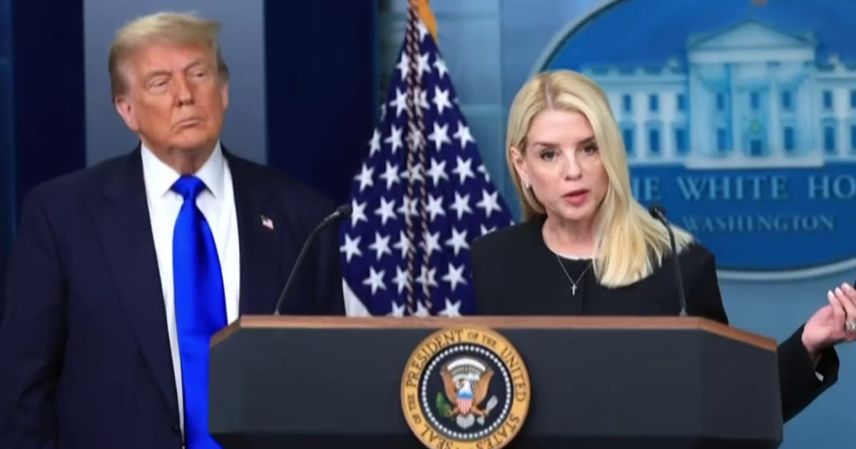 Sources say Trump is considering replacing Attorney General Pam Bondi