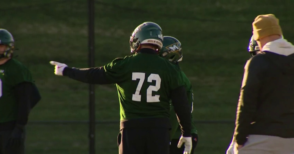 60-Year-Old Cancer Survivor Shocks with College Football Participation