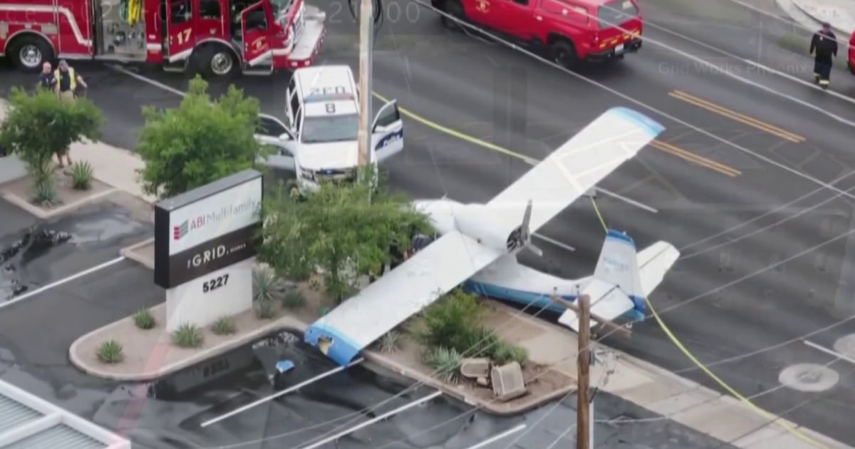 Small plane makes emergency landing in Arizona