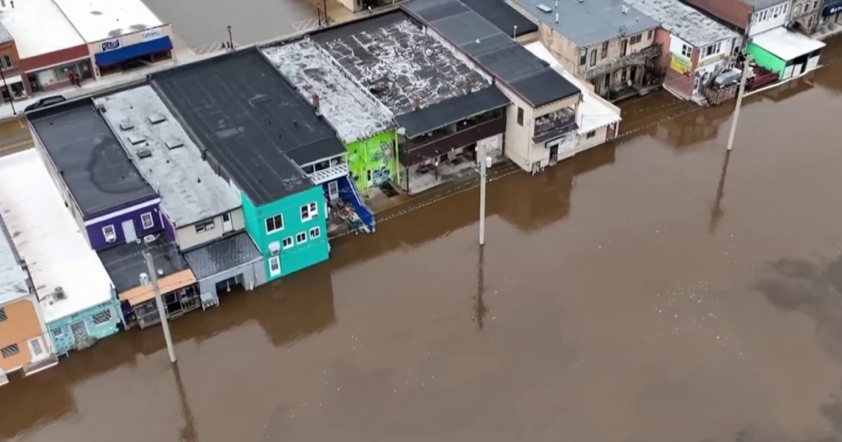 Deadly weather slams Midwest