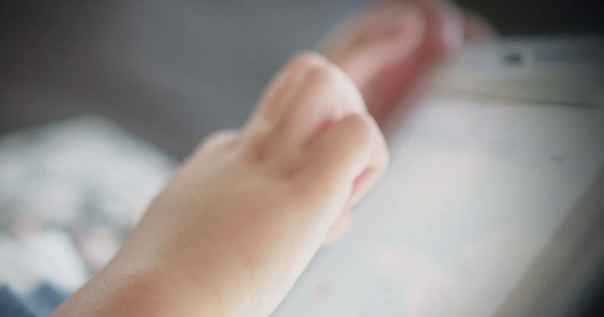 LAUSD votes to restrict screen time at school