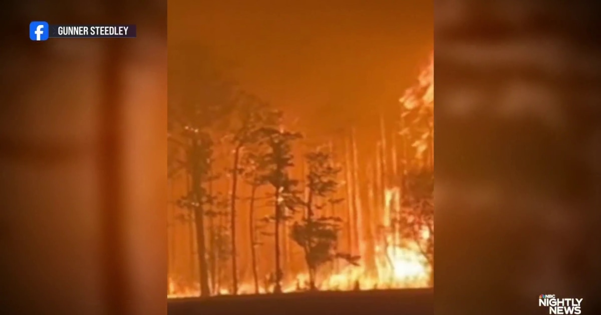 Wildfires rage in southern Georgia, destroying homes