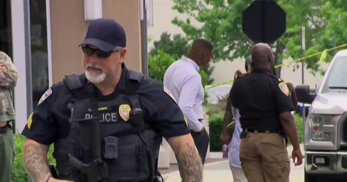 Search for suspects after deadly Louisiana mall shooting