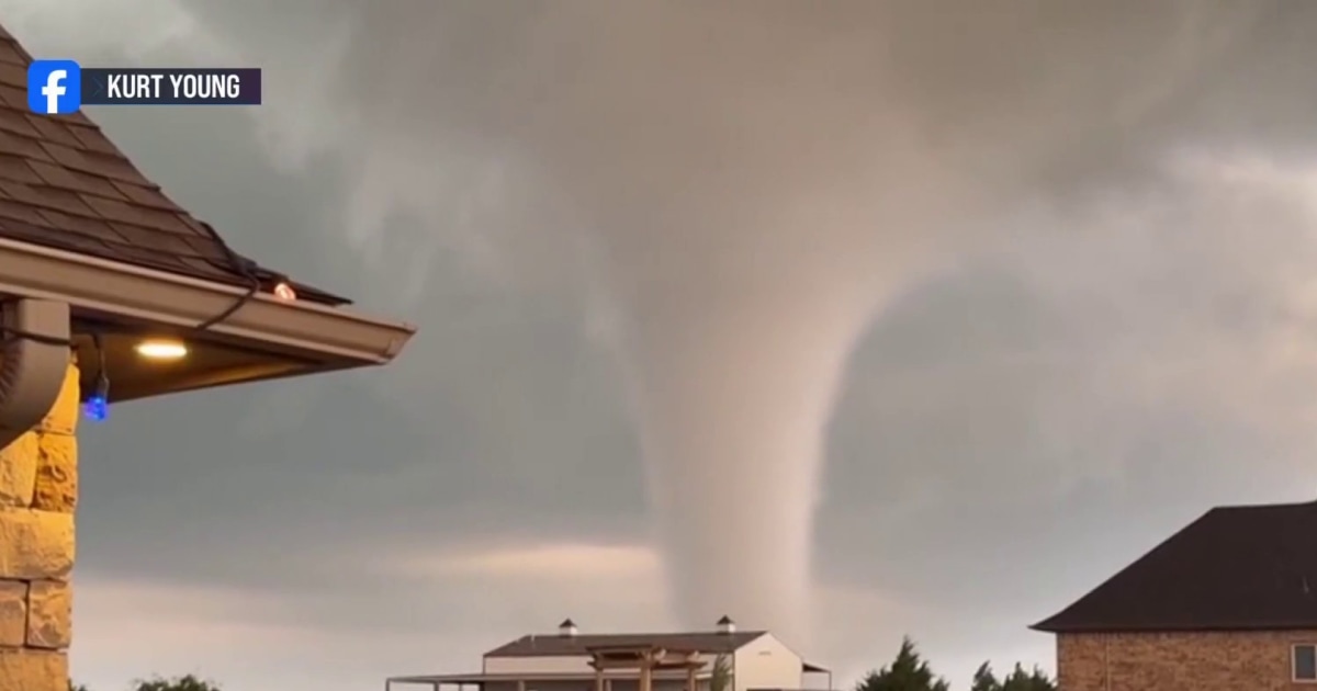 Tornado leaves path of devastation in Oklahoma