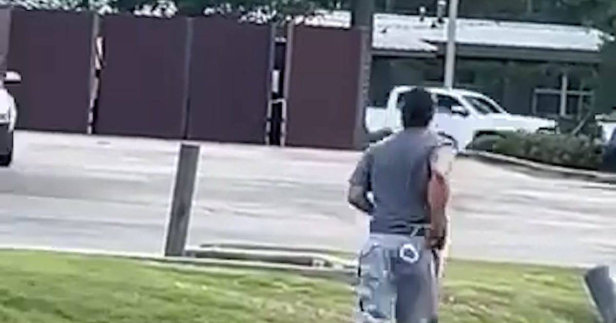 Shackled Inmate Escapes Police Custody In Louisiana