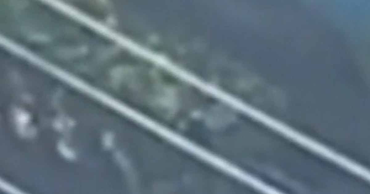 Customer throws cocaine back at seller as police arrive