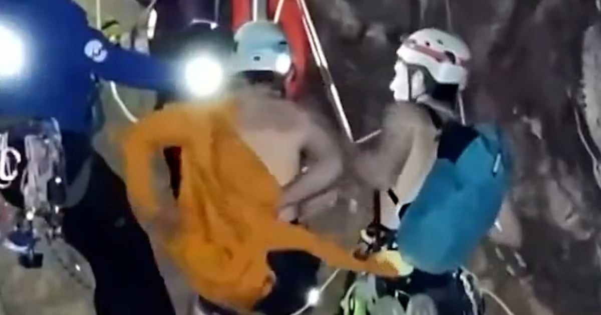 First Responders Rescue Stuck Climbers In Colorado - Beritaja
