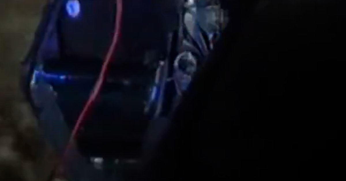 Officers Rescue Family From Flooded Car In Texas - Beritaja