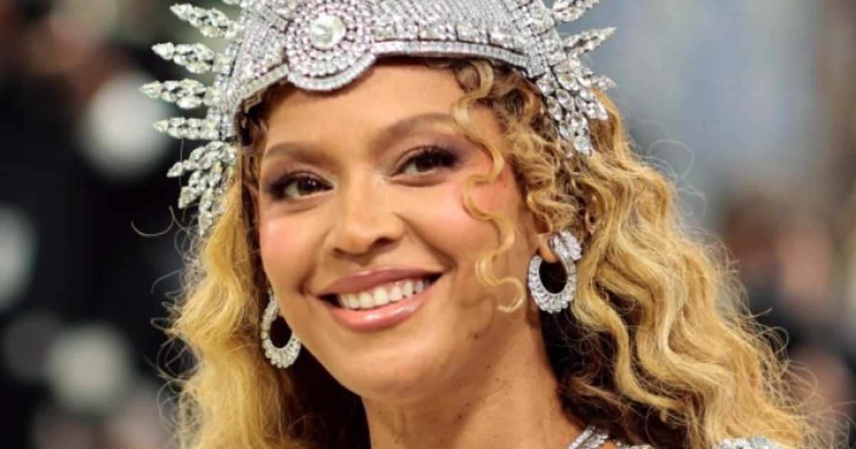 Beyoncé Makes A Dazzling Comeback To The Met Gala - Beritaja