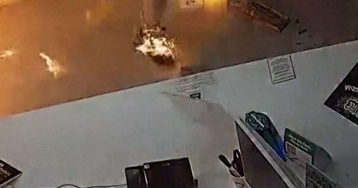 Attempted Arsonists Accidentally Light Themselves On Fire - Beritaja
