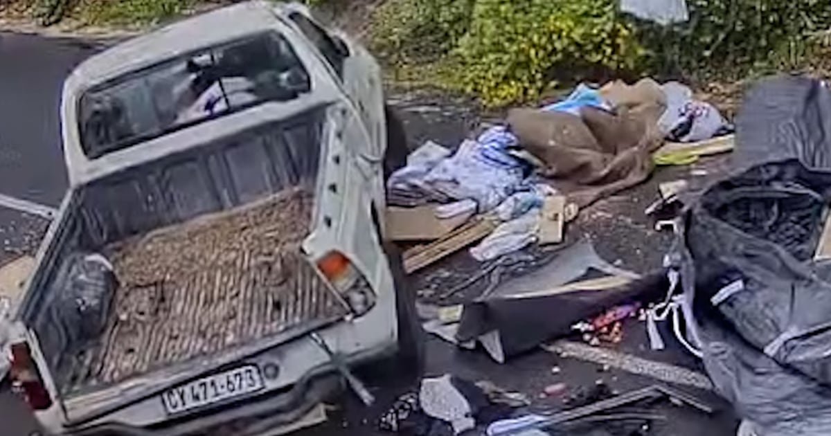 Pickup Truck Drives Off A Cliff In South Africa - Beritaja