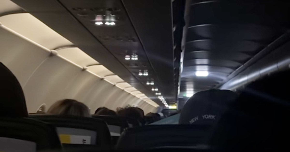 Pilot Makes Emotional Announcement On His Final Spirit Flight - Beritaja
