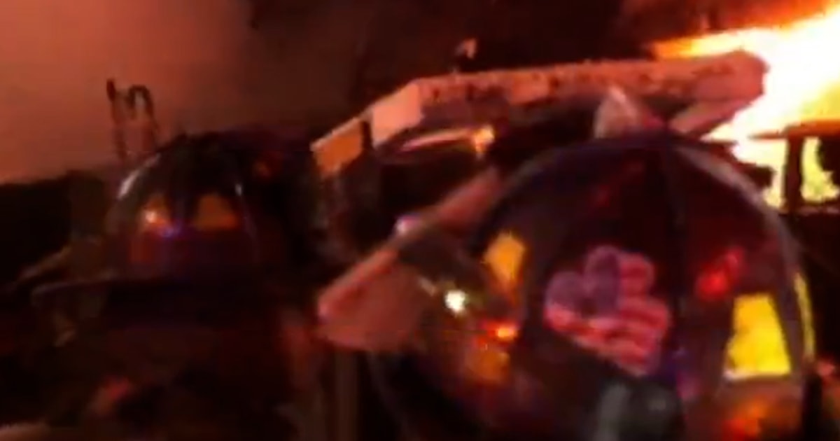 Nypd Officers Knocked Off Their Feet By Explosion - Beritaja